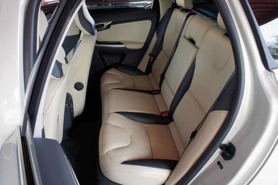  Volvo XC60 R-Design 2012 года  (фото 62 из 90)